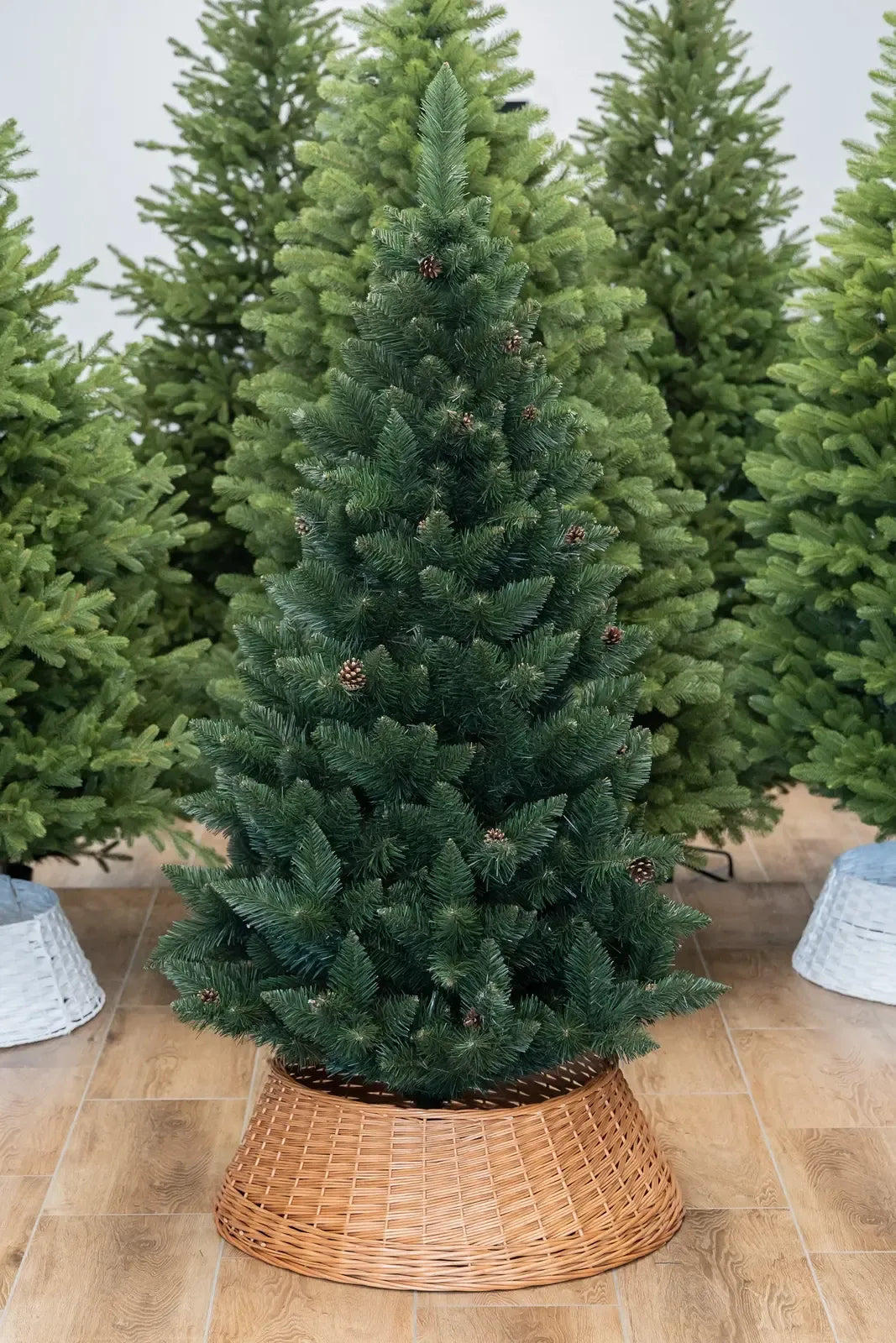 120 cm mākslīgā Ziemassvētku eglīte “De Luxe” ar čiekuriem