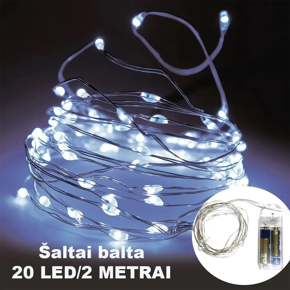 Šviesi 20 LED girlianda, šaltai balta šviesa, skirta dekoratyvinei apšvietimui, matomi LED žibintai ant girliandos.