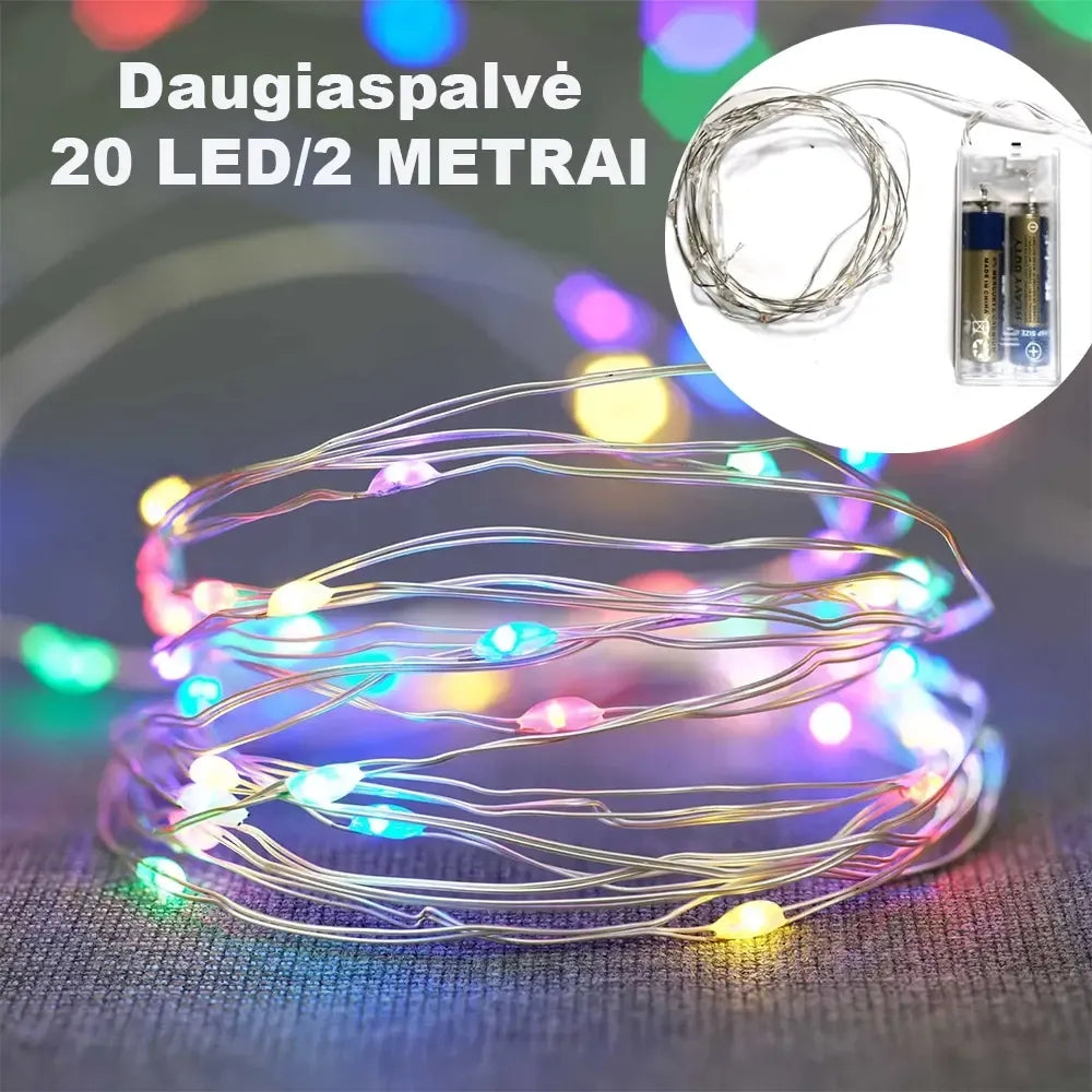 Spalvota 20 LED girlianda su šviesos lemputėmis, puikiai apšviečia erdvę ir sukuria jaukią atmosferą.
