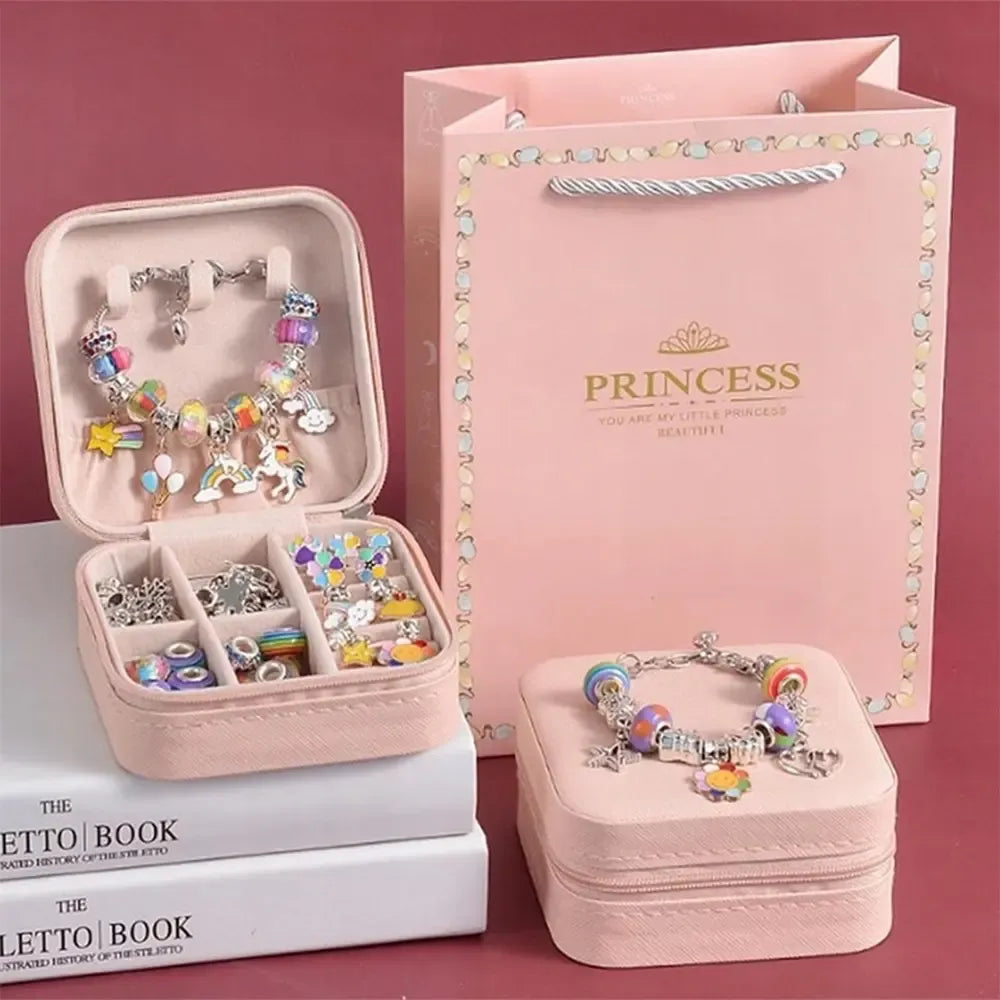 Apyrankių vėrimo rinkinys „Princess“ su dėžute, skirtas rankų darbo apyrankėms kurti ir dekoruoti.