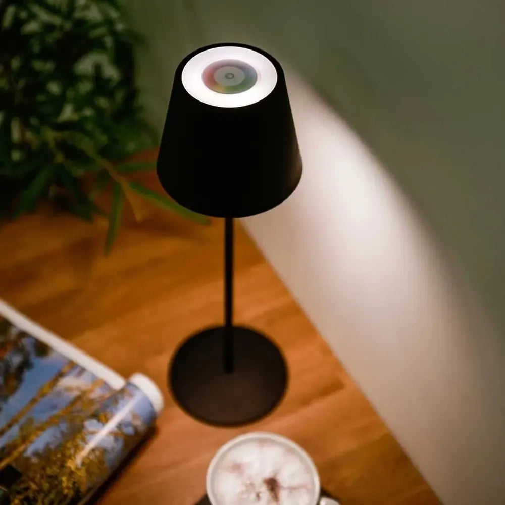 LED stalinis šviestuvas Greenmotion, modernus lauko apšvietimo LED šviestuvas su tvirtomis konstrukcijos detalėmis.