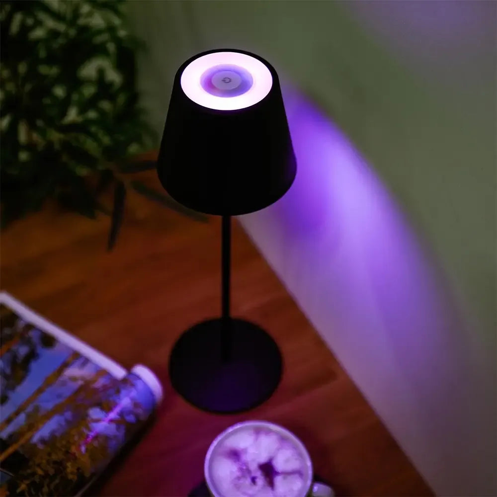 LED stalinis šviestuvas Greenmotion lauko apšvietimui, modernus ir energiją taupantis, su tvirtomis apšvietimo funkcijomis.