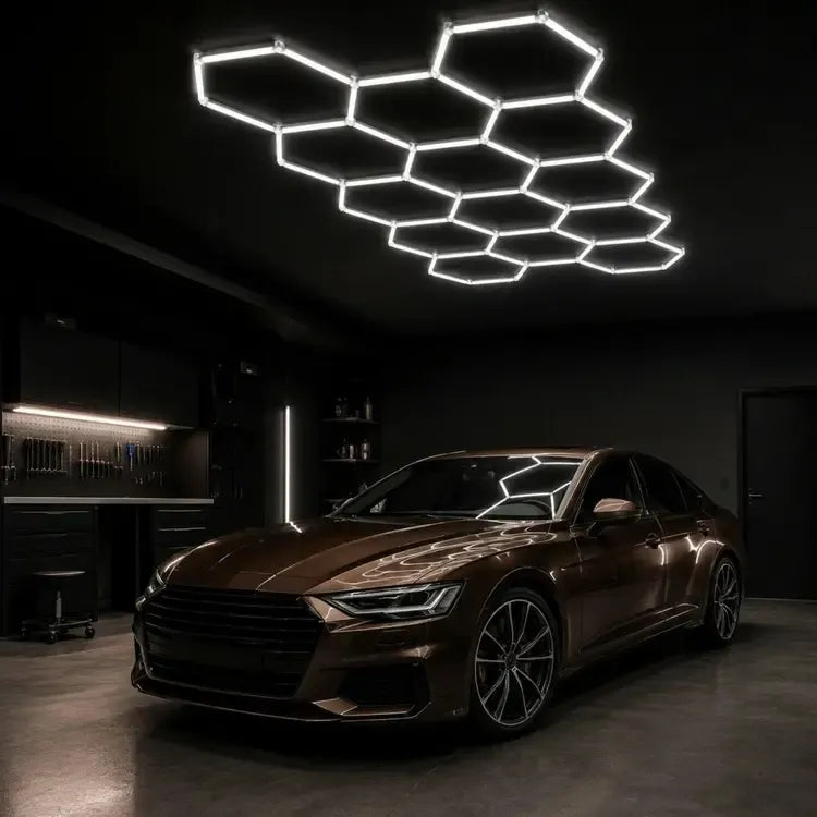 Modulinis LED lubinis šviestuvas Hexagon, 520 W, 234 × 405 cm, modernus ir energiją taupantis apšvietimo sprendimas.