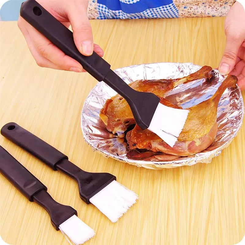 Ketaus kepsninės BBQ teptukų rinkinys, 2 vnt., ilgos rankenos, skirti grilio valymui ir teptų marinatus ar padažus.