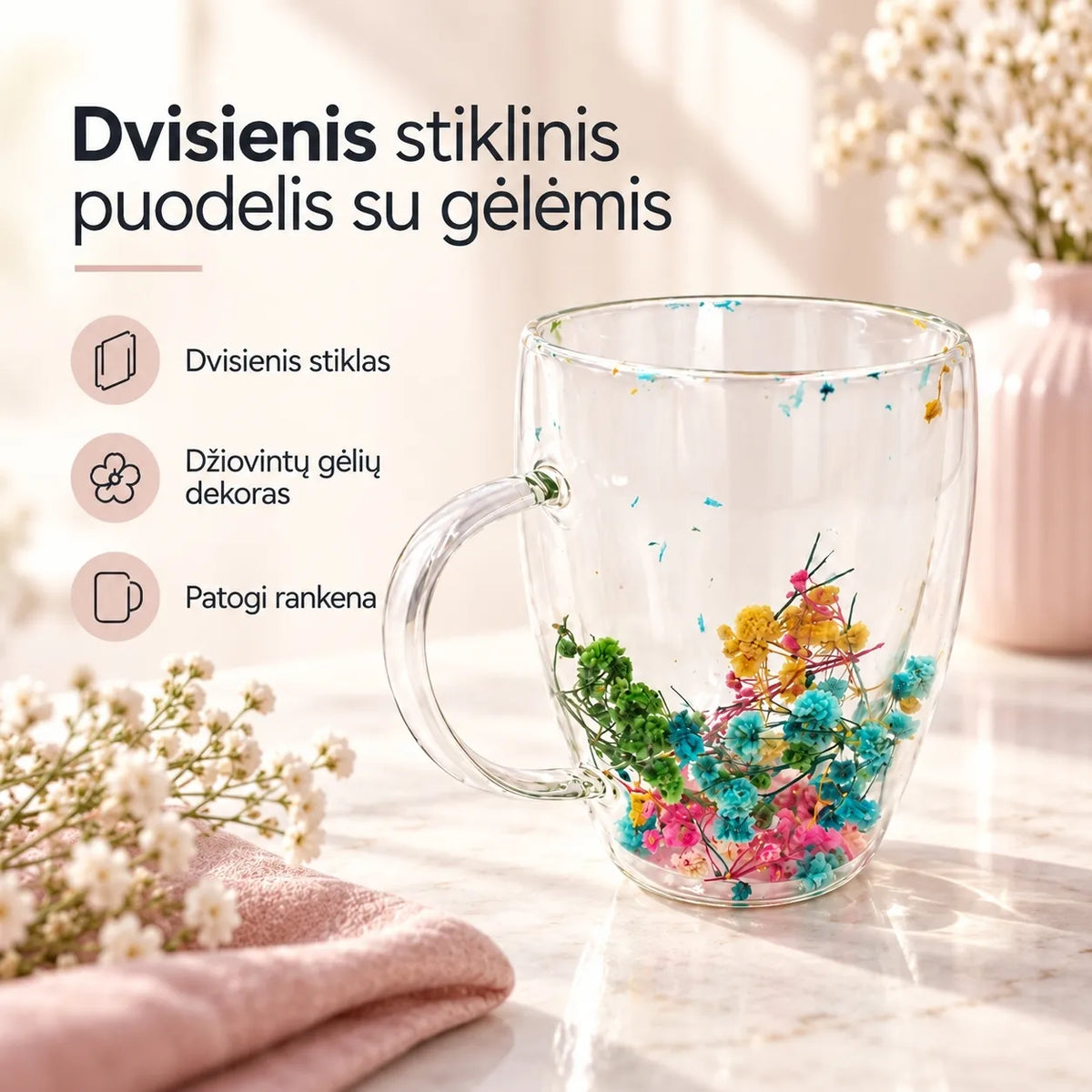 Dvigubo stiklo puodelis su gėlėmis dekoracijomis, 350 ml, aiškiai matomas stiklas ir spalvingas gėlių ornamentas.