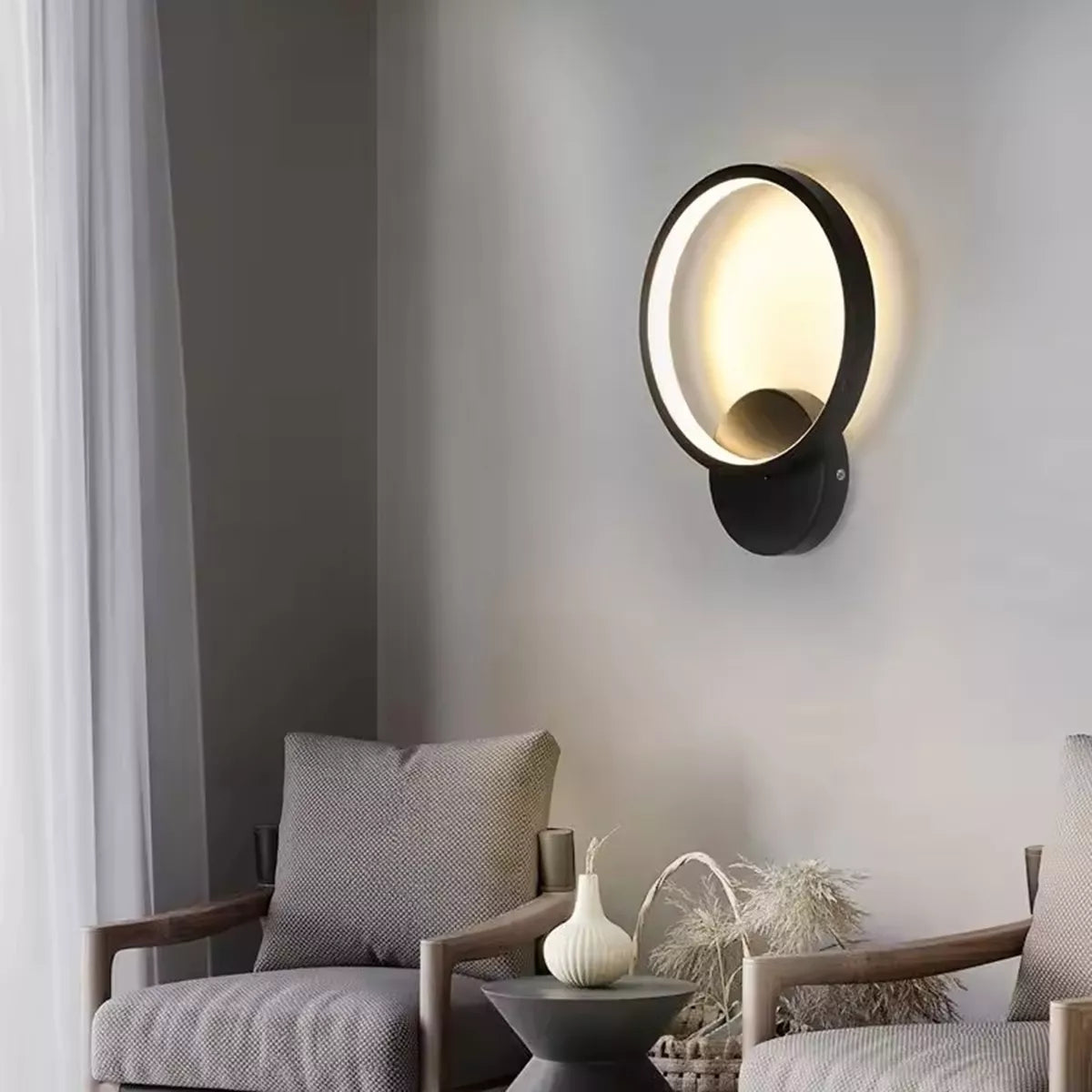 LED sieninis šviestuvas