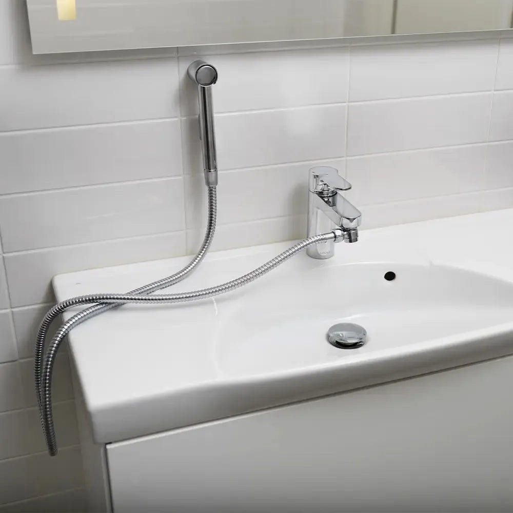 Virtuvės ir praustuvo kriauklės dušo komplektas su tvirta 1750 mm žarna, patogus ir lankstus plovimo įrankis.