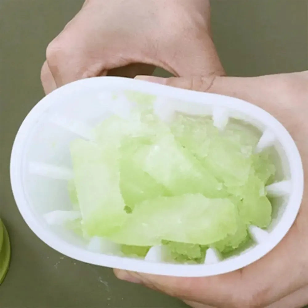 Šerbeto gaminimo puodelis Slushy, 150 ml, plastikinis su rankena ir dangčiu, skirtas šerbeto ir gėrimų ruošimui.