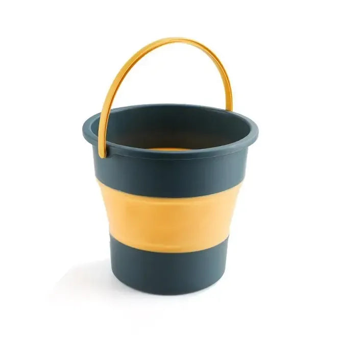 Sulankstomas 4,6L kibiras iš plastiko, kompaktiškas ir patogus naudoti namuose ar lauke.