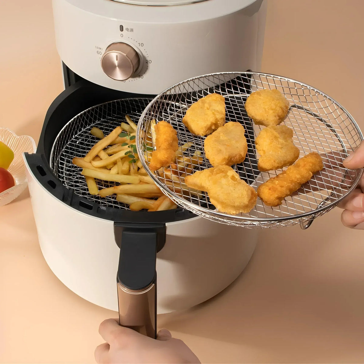 Tvirtas plieninis stovas gruzdintuvei su trimis lentynėlėmis, patogiai laikyti ir organizuoti air fryer.