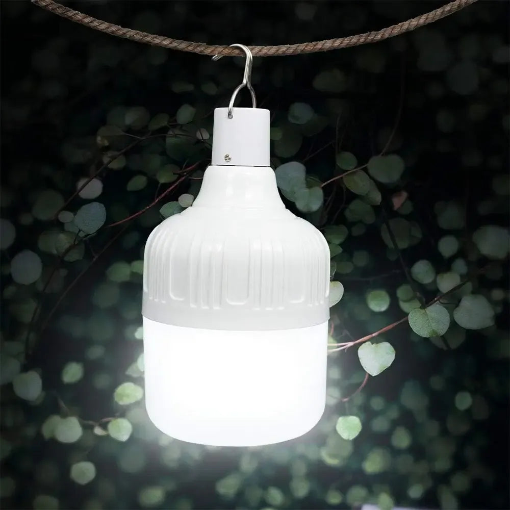 Universalus LED šviestuvas, nešiojama įkraunama lempa kempingui, su apšvietimo funkcijomis ir kompaktišku dizainu.