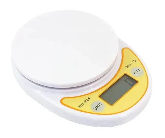 Virtuvės svarstyklės su indeliu iki 5kg, tiksliomis matavimo linijomis ir patogiu naudoti dizainu, balta spalva.