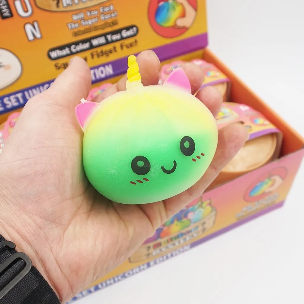 Antistresinis kamuoliukas „Vienaragio bandelė“ (Unicorn Squishy Bun)