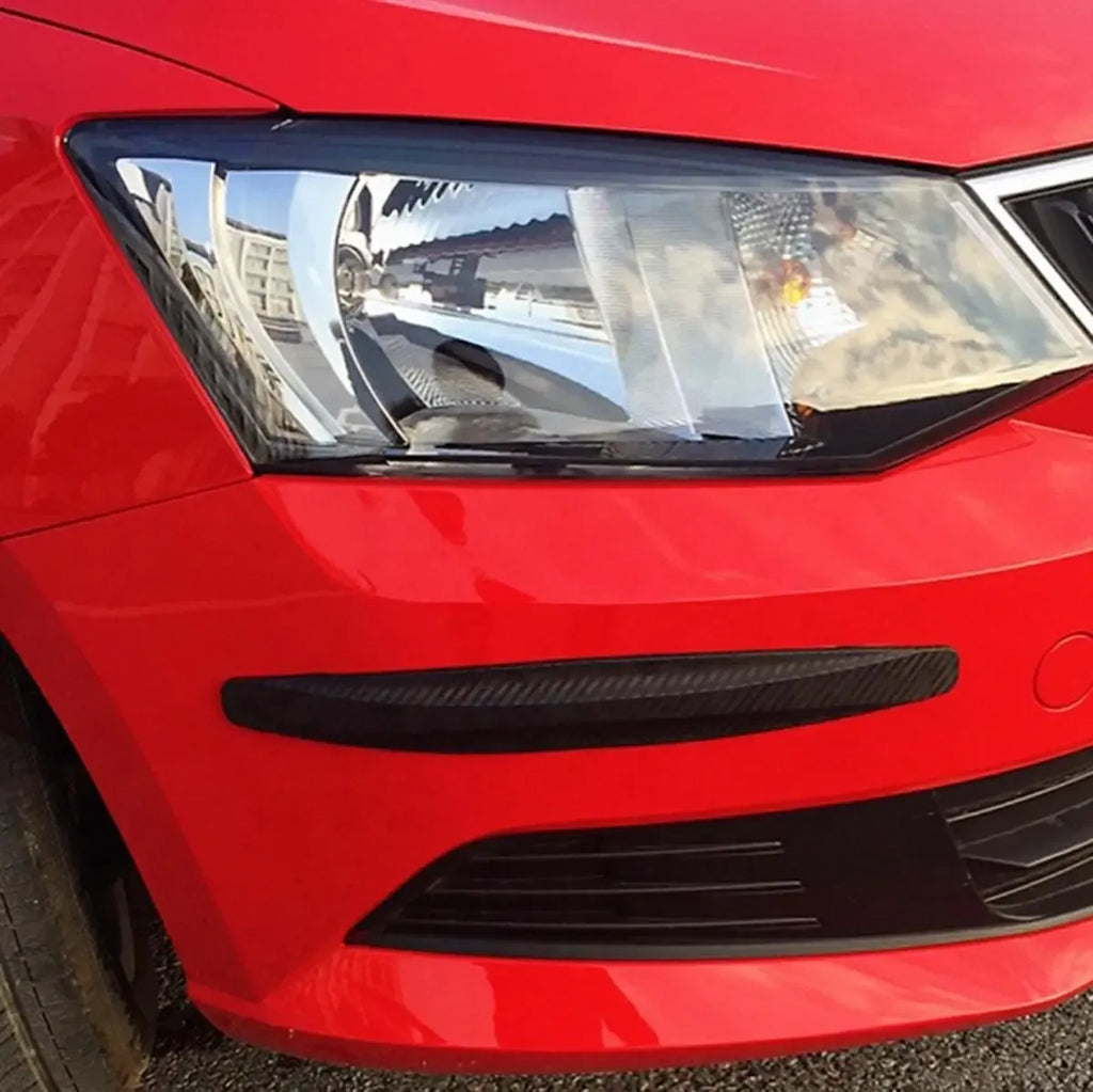 Apsauginė juostelė automobilio buferiui, apsauga nuo įbrėžimų, tvirtai priklijuota ir ilgaamžė automobiliui.
