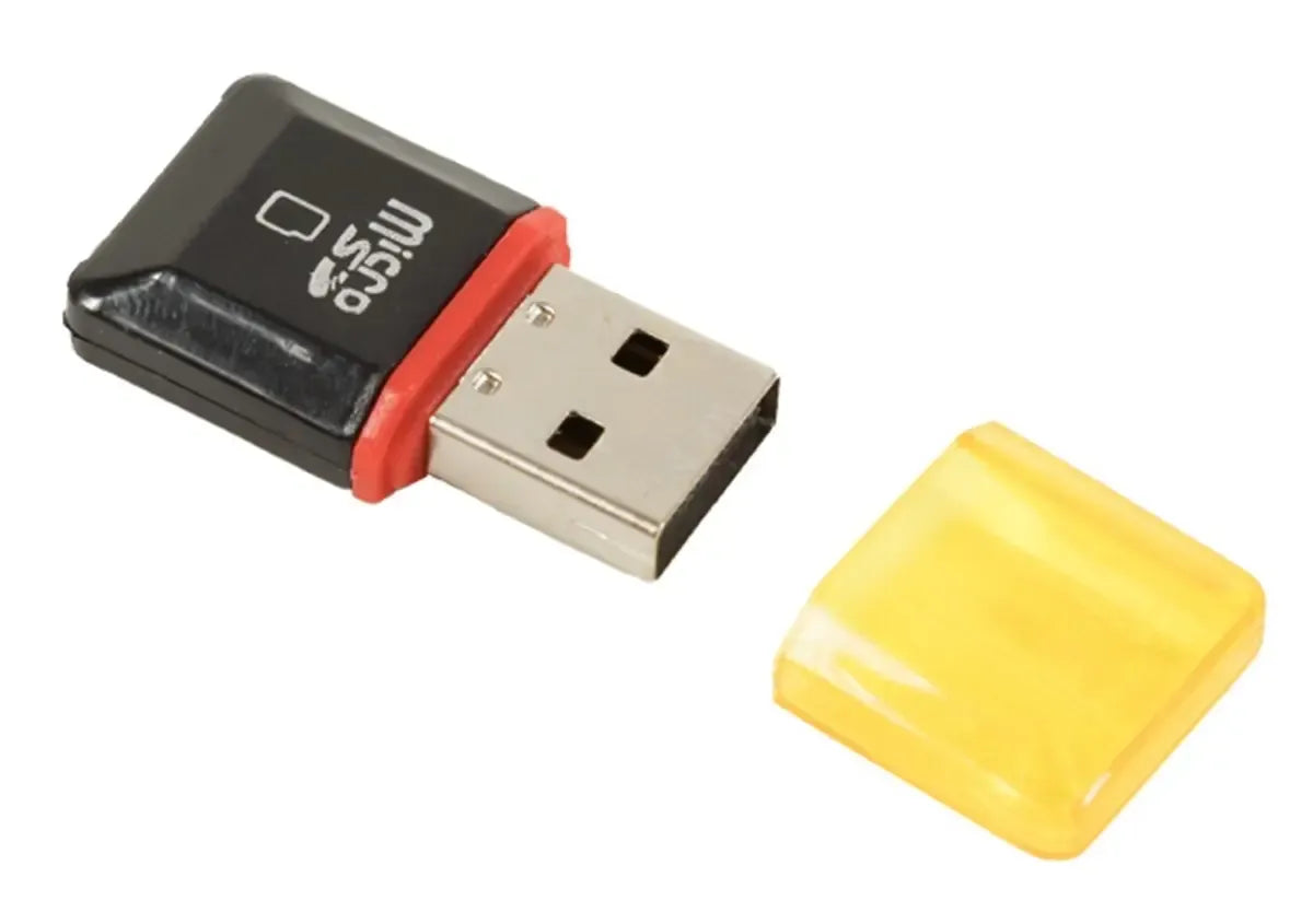 MicroSD kortelių skaitytuvas su USB jungtimi, kompaktiškas ir patogus naudoti duomenų perkėlimui ir saugojimui.