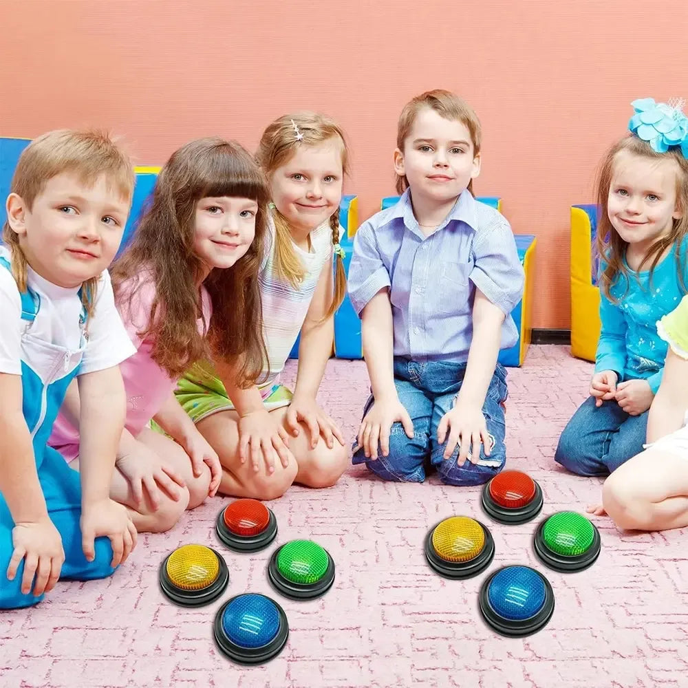 Keturi atsakymo mygtukai „Buzzers“ žaidimų ar mokymosi veikloms, spalvingi ir patogūs naudoti.