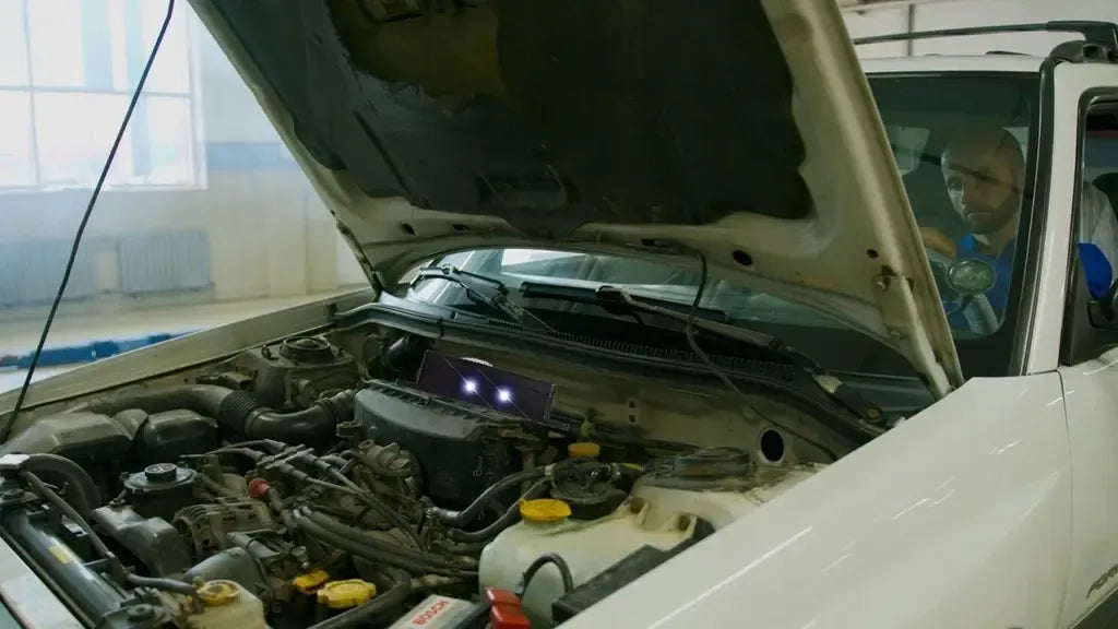 Ar baterijām darbināms automobiļa atbaidītājs caunām, pelēm un žurkām ar LED zibšņiem