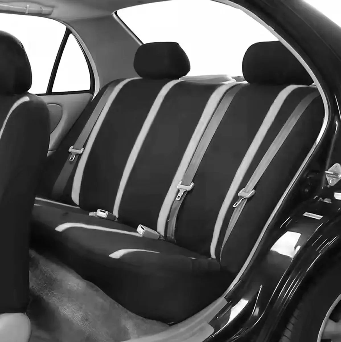Universalūs automobilių sėdynių užvalkalai, tamsiai pilki, su guminiu apvadu, apsaugo ir atnaujina automobilio sėdynes.