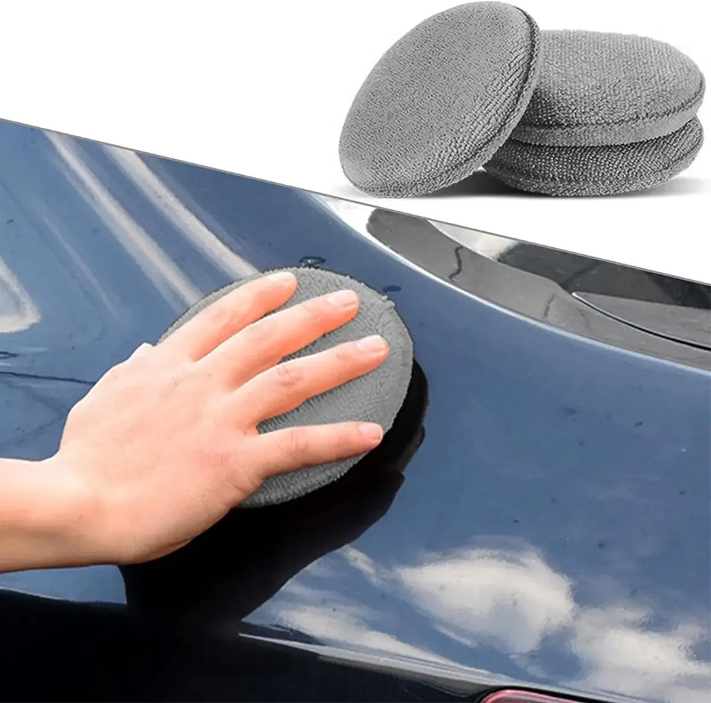 Automobilio valymo rinkinys su 9 dalių, profesionalioms automobilio švaros priemonėms, įskaitant šepetėlius ir mikropluošto servetėles.