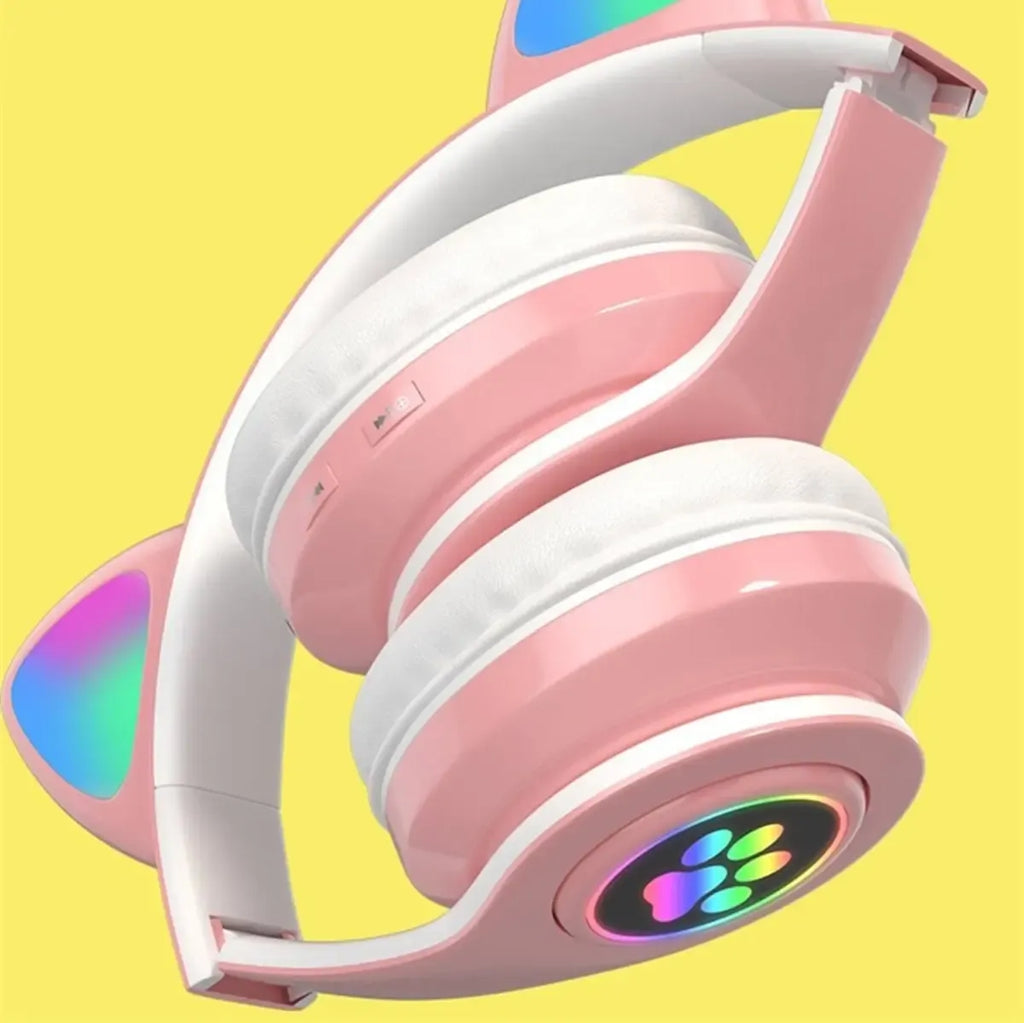 Vaikiškos belaidės Bluetooth ausinės su LED katės ausytėmis, juodos spalvos, patogios ir stilingos vaikų klausymosi patirčiai.