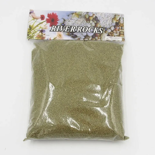 Dekoratyvinis chaki spalvos smėlis, 500 g, natūralus ir dekoratyvus naudojimui namų ir sodų apdailai.
