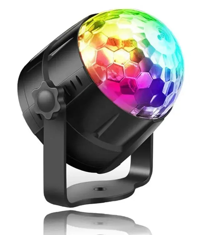 LED RGB diskotekų šviesos efektų lempa su pulteliu, skirta vakarėliams ir šventėms, su spalvų keitimo galimybėmis.