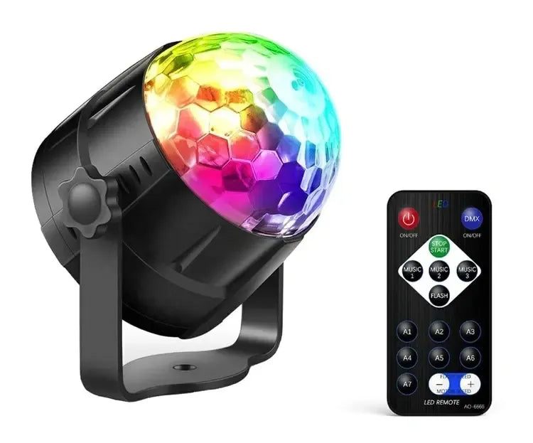 Diskotekų LED RGB šviesos efektų lempa su pulteliu, spalvingas apšvietimas vakarėliams ir šokių renginiams.