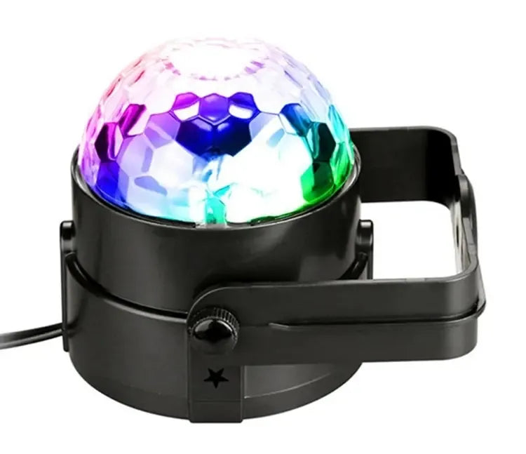 LED RGB diskotekų šviesos efektų lempa su pulteliu, skirta šokių vakarėliams ir renginiams, su spalvų keitimo galimybėmis.