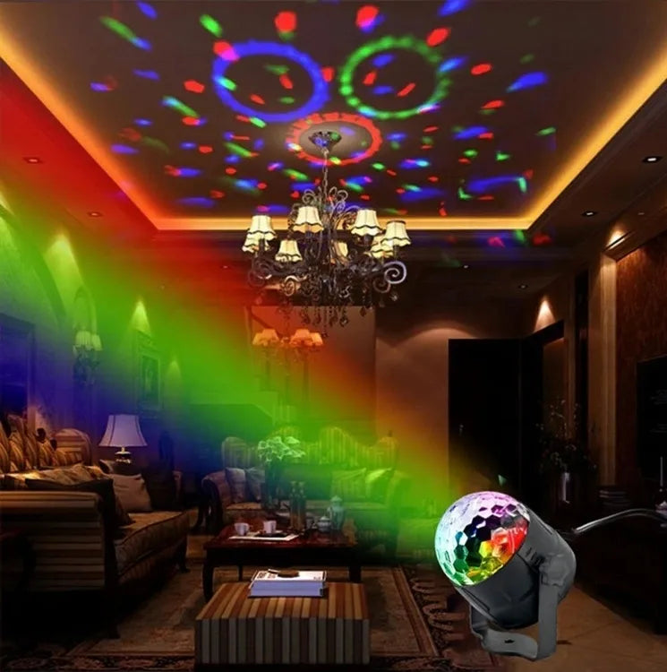 Diskotekų LED RGB šviesos efektų lempa su pulteliu