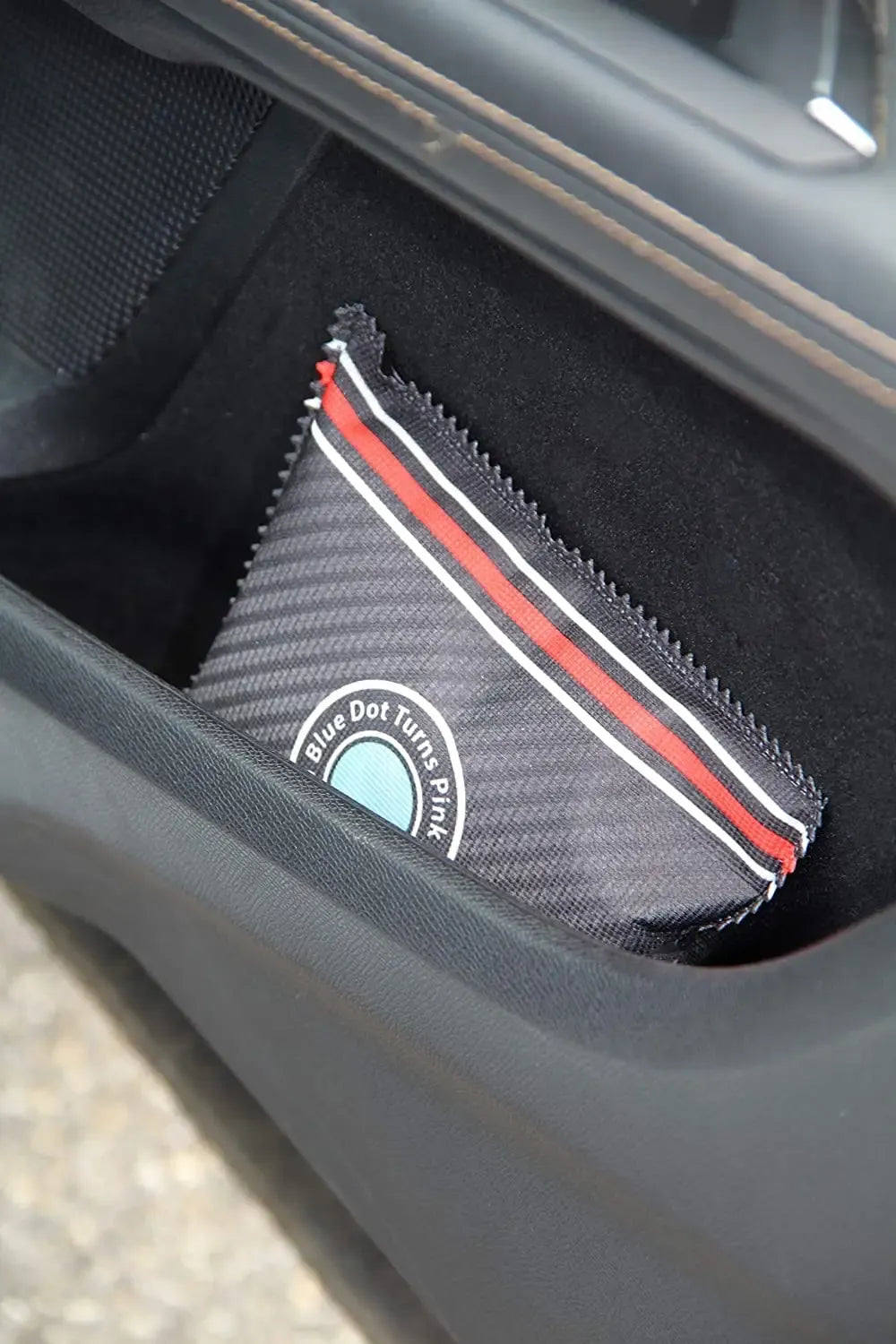 Automobilio drėgmę sugerianti pagalvėlė, tinkama automobilių salone, sugeria drėgmę ir palaiko sausą orą.