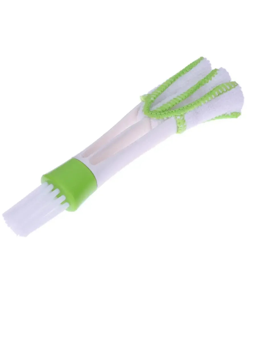 Dvigubo automobilio ventiliacijos grotelių valymo šepetėlis, skirtas lengvai pašalinti dulkes ir nešvarumus iš ventiliacijos grotelių.