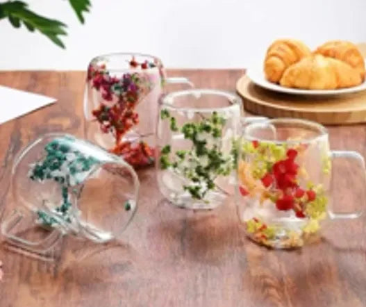 Dvigubo stiklo puodelis su gėlių dekoracijomis 250 ml