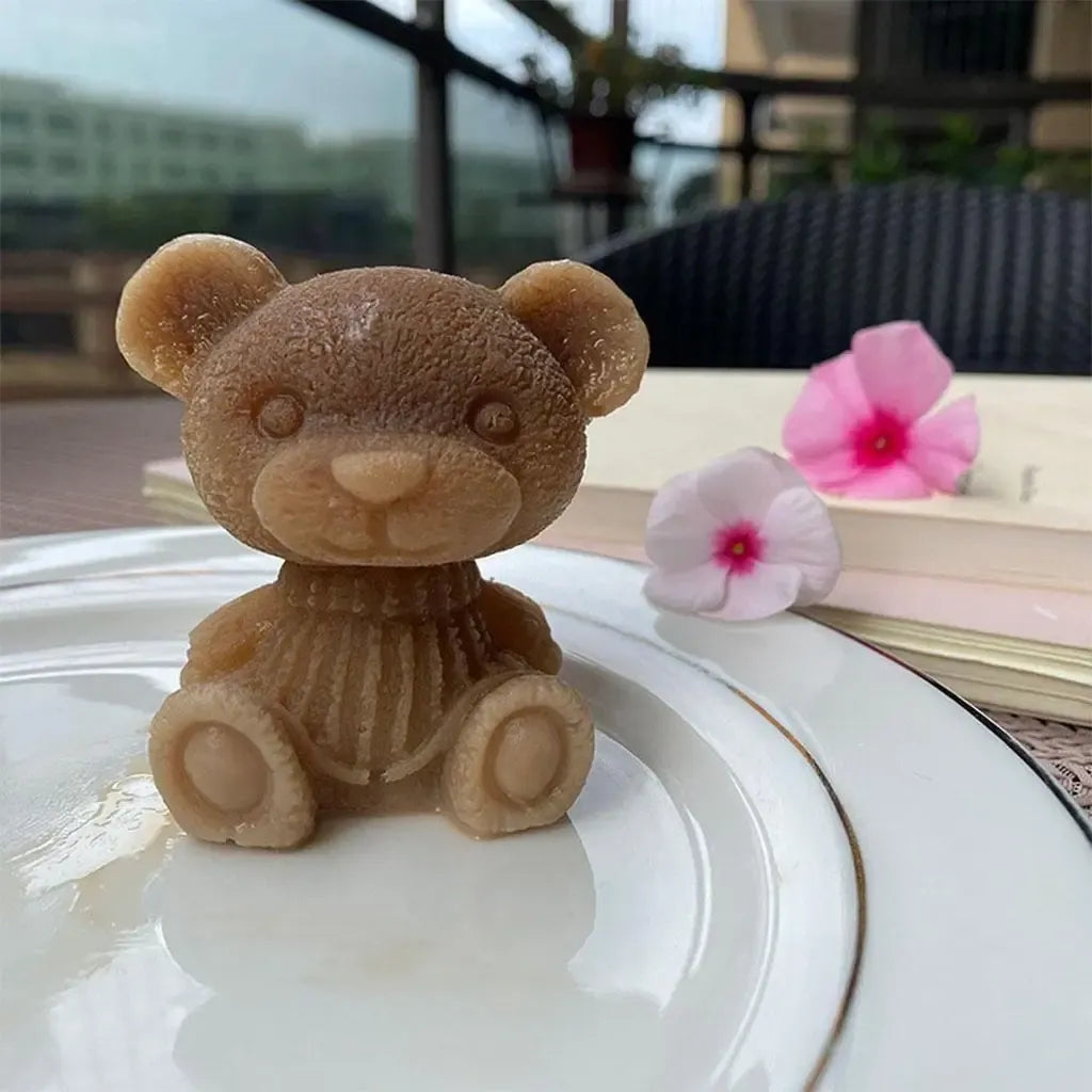 Silikoninę ledukų formą „Bear“ su meškiuko formos ledukų šablonu, skirta šaldyti gėrimus ir desertus.