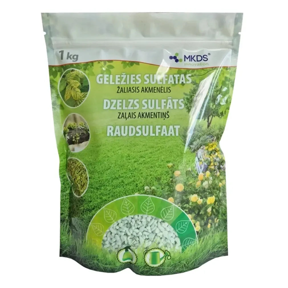 Geležies sulfatas, 1 kg, natūrali samanų naikinimo ir augalų trąšų priemonė, matomas pakuotės vaizde.