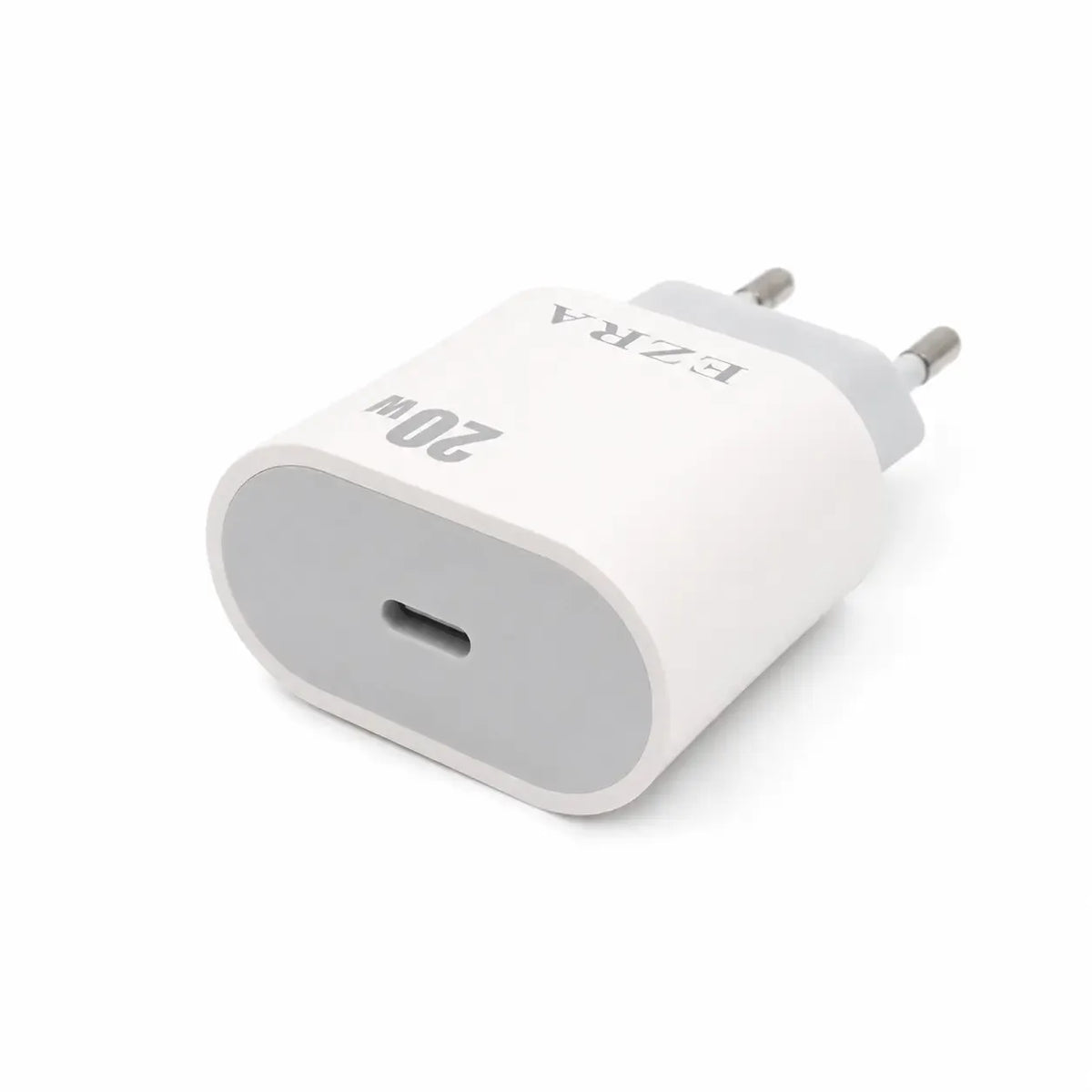 Greitojo įkrovimo adapteris EZRA HC174 20 W su USB-C jungtimi, juodas, kompaktiškas ir modernus įkroviklis.