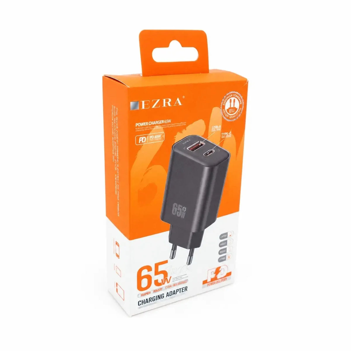 Greitojo įkrovimo adapteris EZRA HC256 65 W, sidabrinio dizaino, su USB-C ir USB-A jungtimis, šalia įkrovimo laidų.