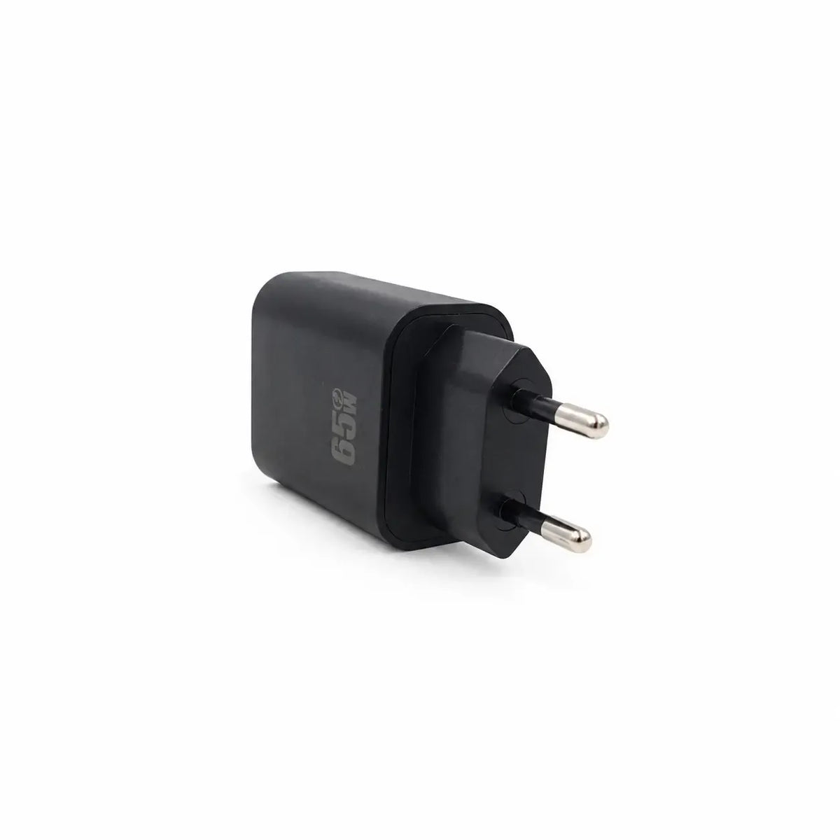 Greitojo įkrovimo adapteris EZRA HC256, 65 W, su USB jungtimi, rodomas kaip šiuo metu įjungtas į elektros lizdą.
