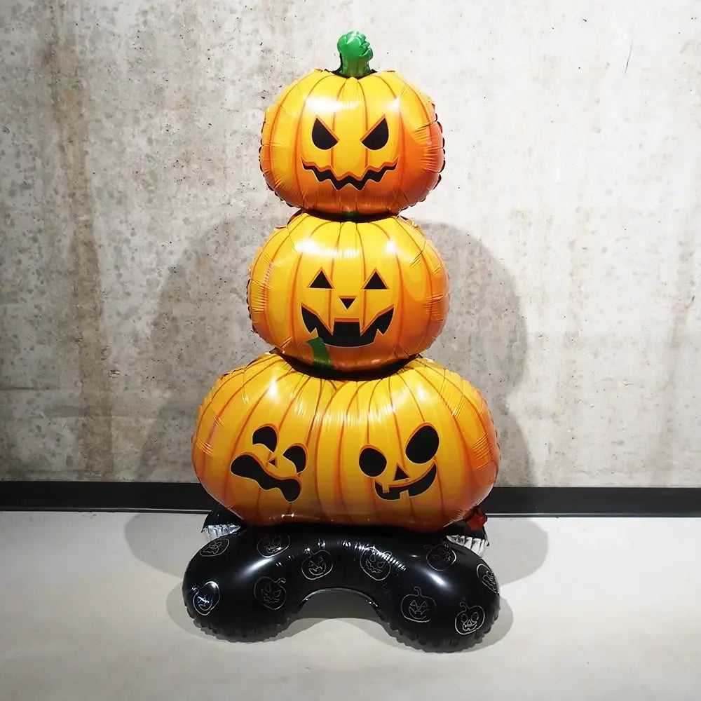 Didelis 110 cm moliūgo helovino dekoracija su išraiškinga išvaizda ir oranžine spalva, puikiai papuošti Halloween vakarėlį.
