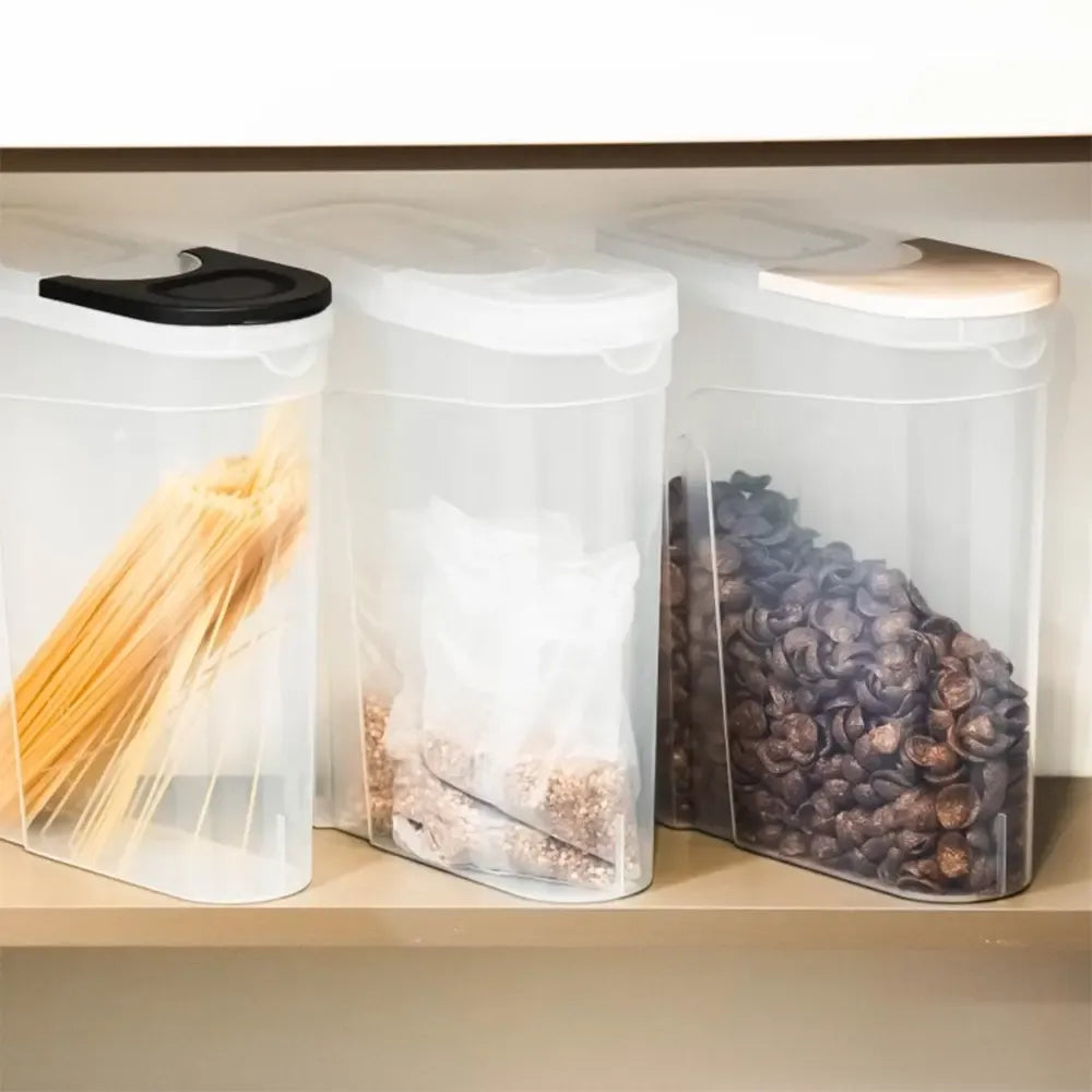 Trijų dalių indeliai biriems produktams, skaidrūs plastikiniai indeliai su dangteliais, tinkami saugoti sausą maistą.