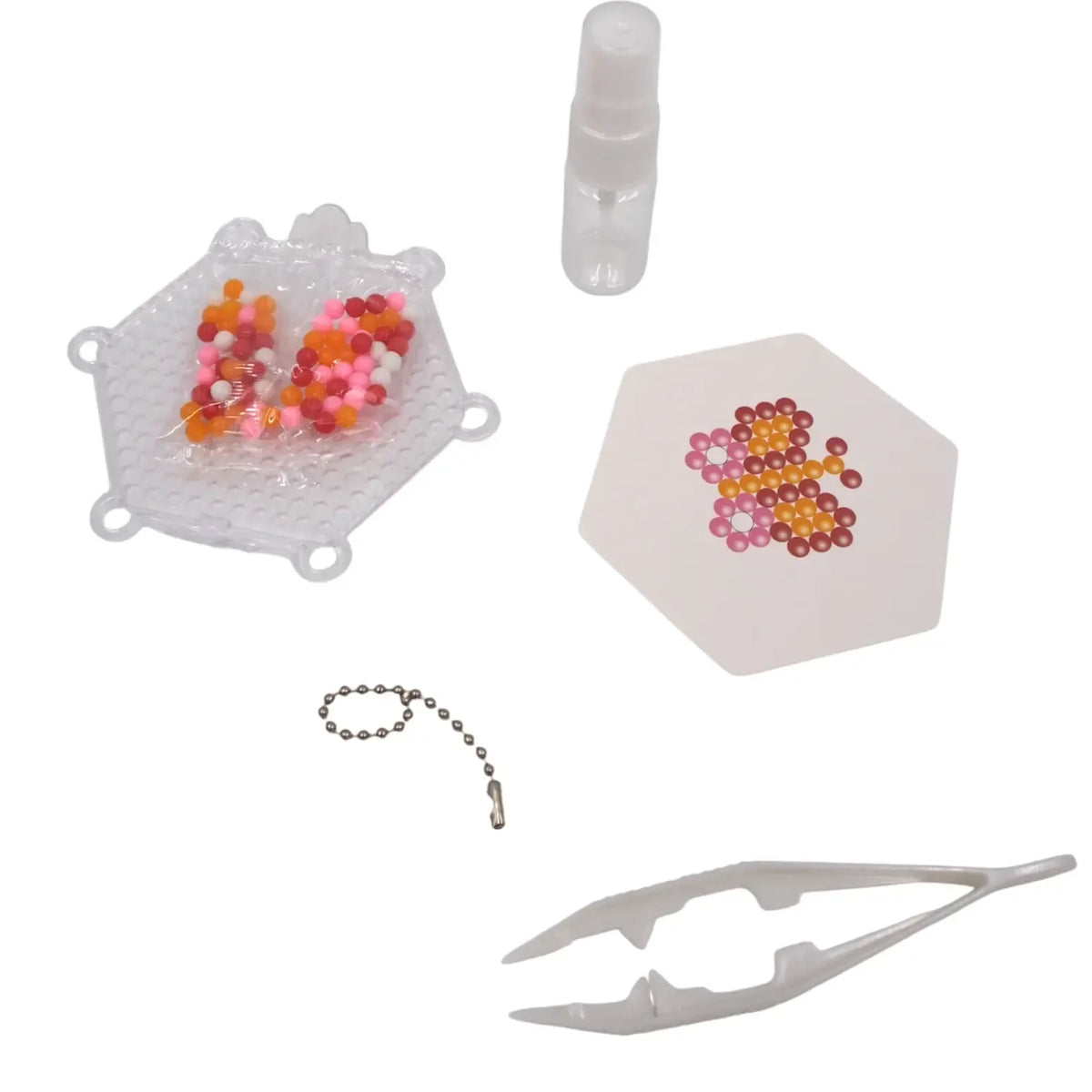 Vandens karoliukai „Magic Beads“ su drugelio formos pagrindu, spalvoti ir šviesūs, rankdarbiams ir kūrybai, vaizdas iš arti.