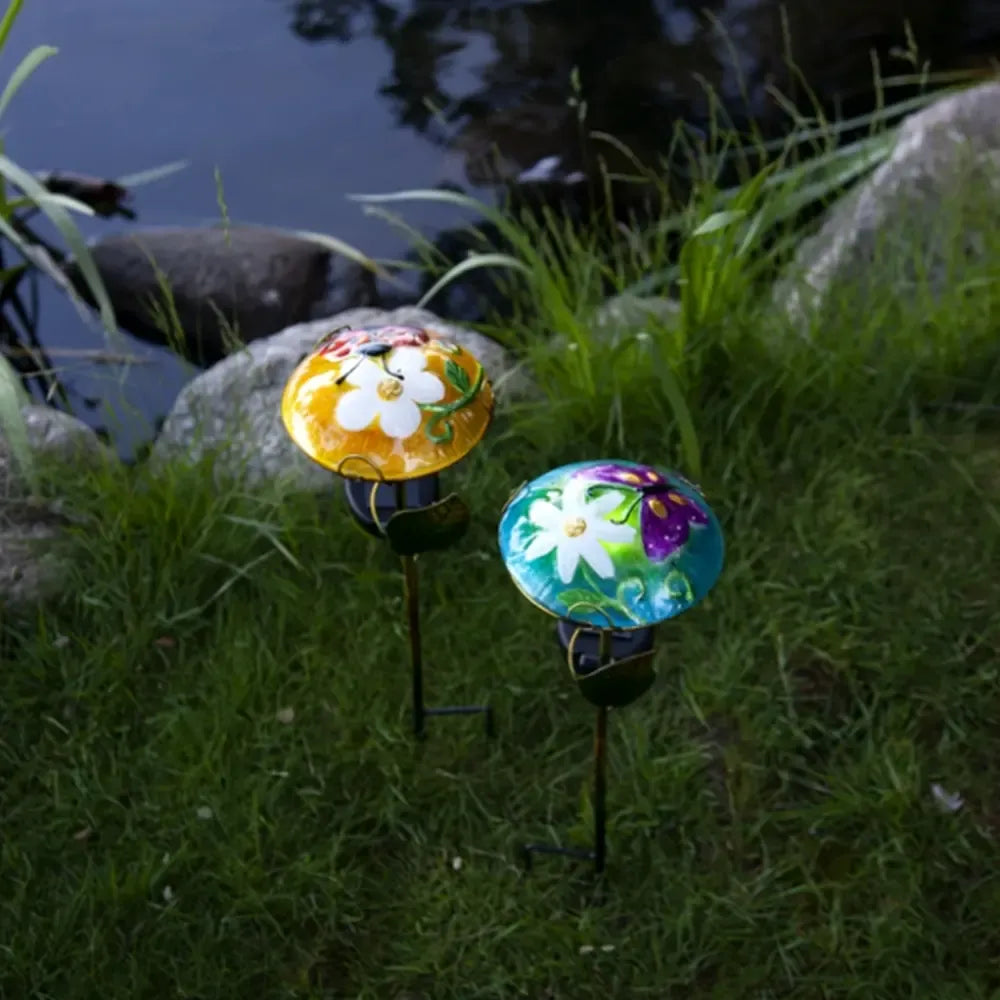 Lauko LED lempa Salona su saulės baterija, 44 cm ilgio, šviečia gryname lauke, energiją gaunanti iš saulės baterijos.
