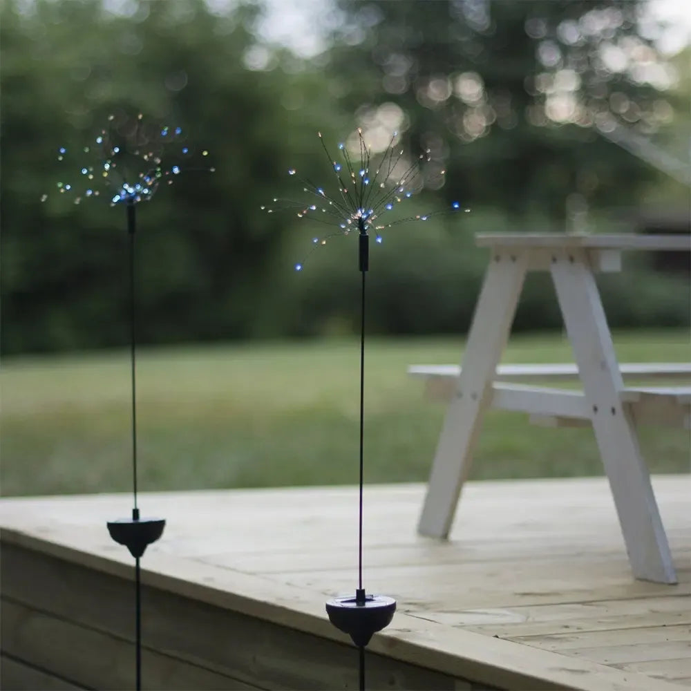 Dekoratyvinė lauko LED lemputė „Firework“ su saulės baterija, 100 cm ilgio, spalvinga ir energiją taupanti apšvietimo priemonė.