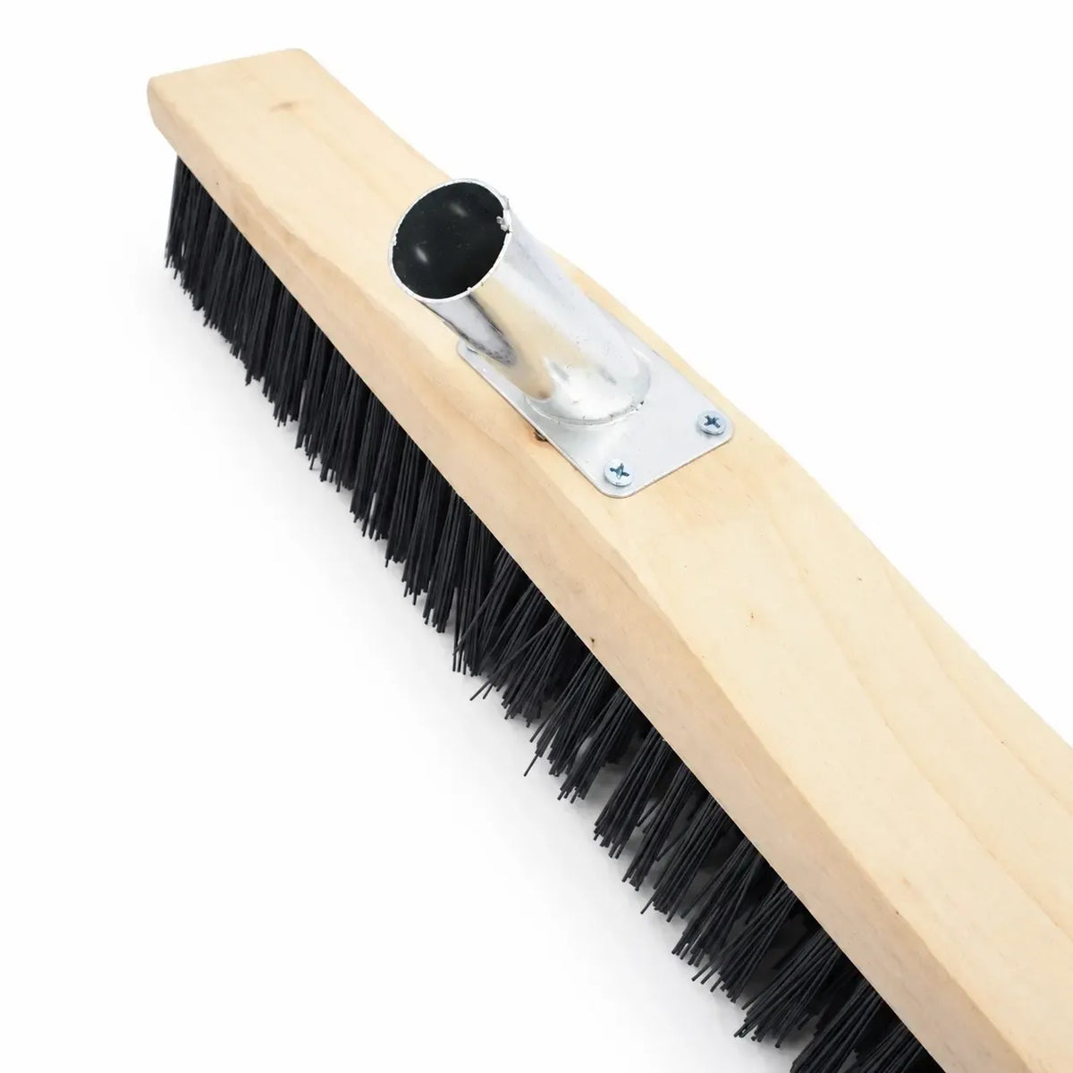 Lauko šluota be koto, plačiomis šerelėmis, skirta valyti lauko grindis ir paviršius, patvari ir lengva naudoti.