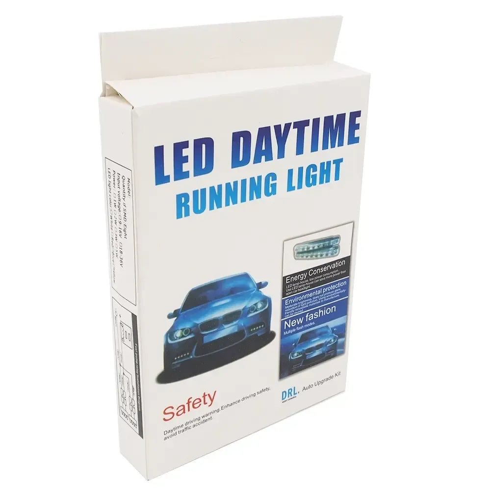Universalūs LED dienos žibintai automobiliui, aiškiai matomos šviesos diodų juostos ir montavimo detalės.