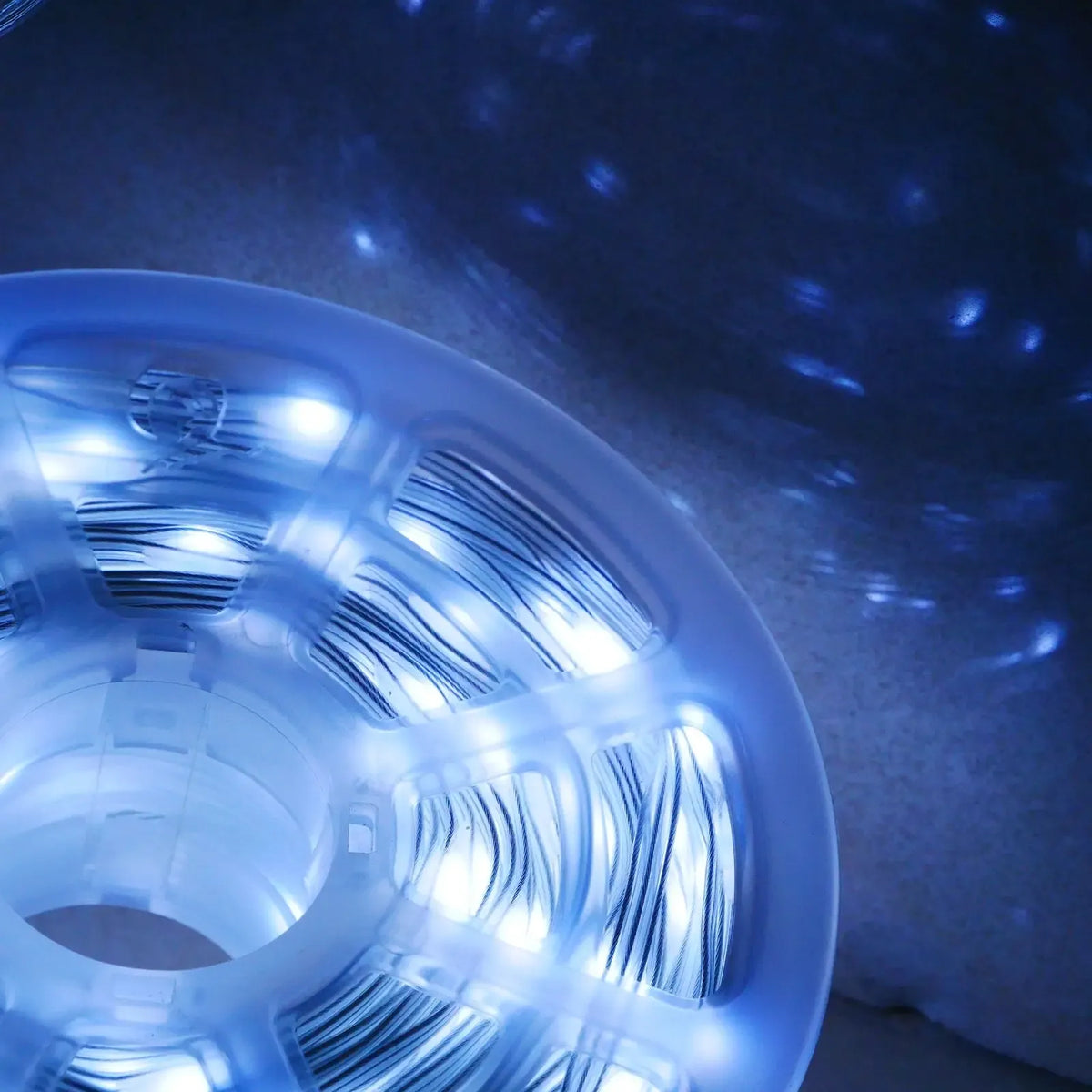 LED girlianda CHOMIK „Micro Wire Light“ 500 LED šaltai balta, 50 m ilgio, dekoratyvinė apšvietimo juosta.