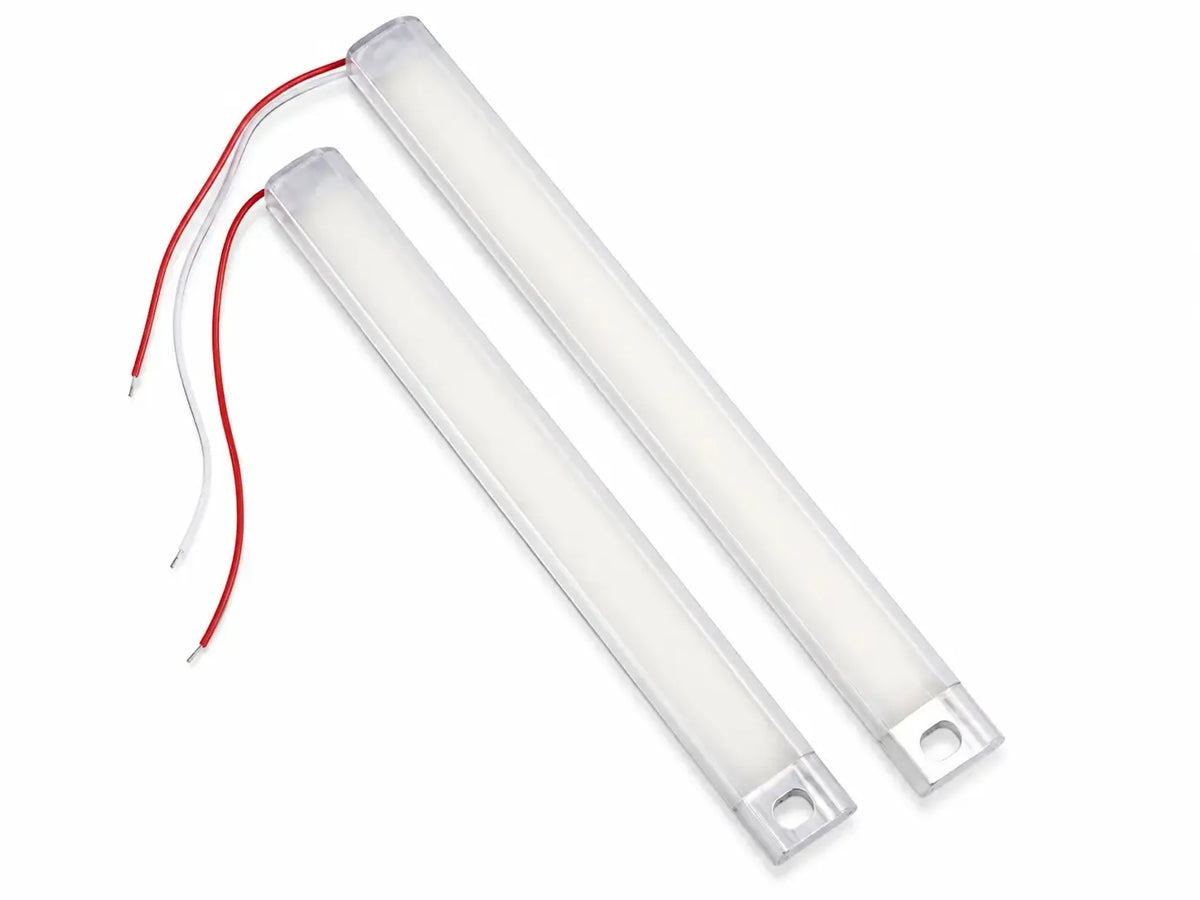 12V LED šviestuvai pora, šviesūs ir kompaktiški, skirti apšvietimui.