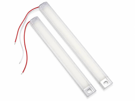 12V LED šviestuvai pora, šviesūs ir kompaktiški, skirti apšvietimui.