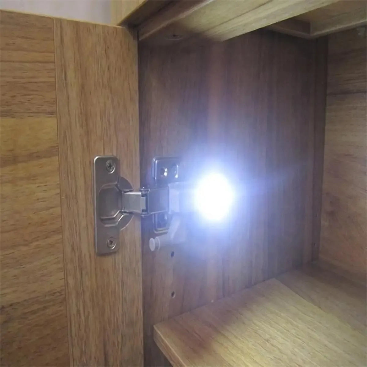 Belaidis LED šviestuvas spintelės vyriams, 10 vnt., energiją taupanti ir lengvai naudojama virtuvės apšvietimo priemonė.