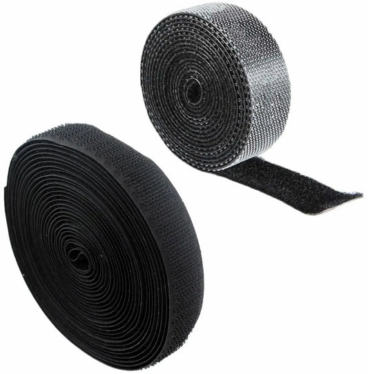 Lipni kabelių tvarkymo juosta su „Velcro“ užsegimu, 2 m ilgio, skirta kabelių sujungimams ir organizavimui.