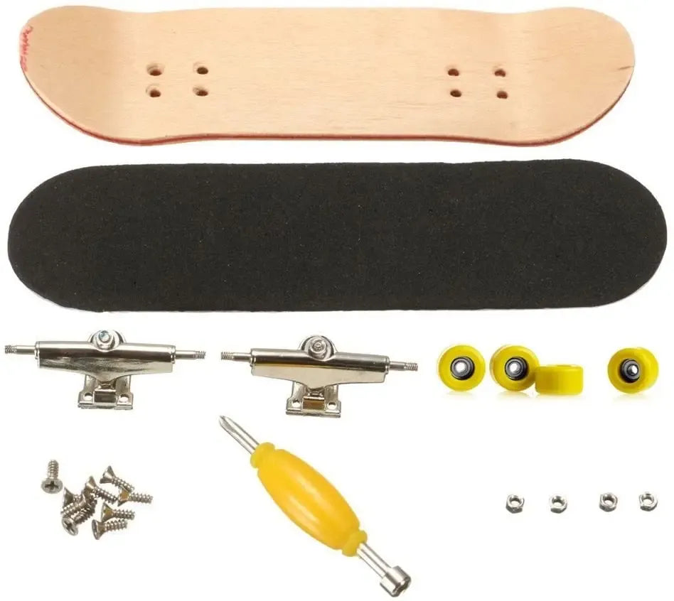 Medinė Finger Board riedlentė XLINE, 10 cm ilgio, smulkiai išgraviruota ir detalūs ratlankiai, skirta fingerboard žaidimams.